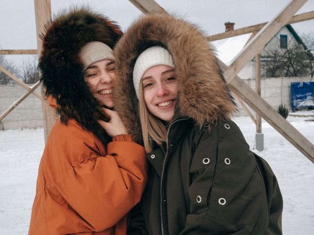 Excursionistas en la nieve.