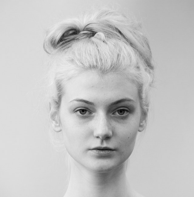 Retrato en blanco y negro.